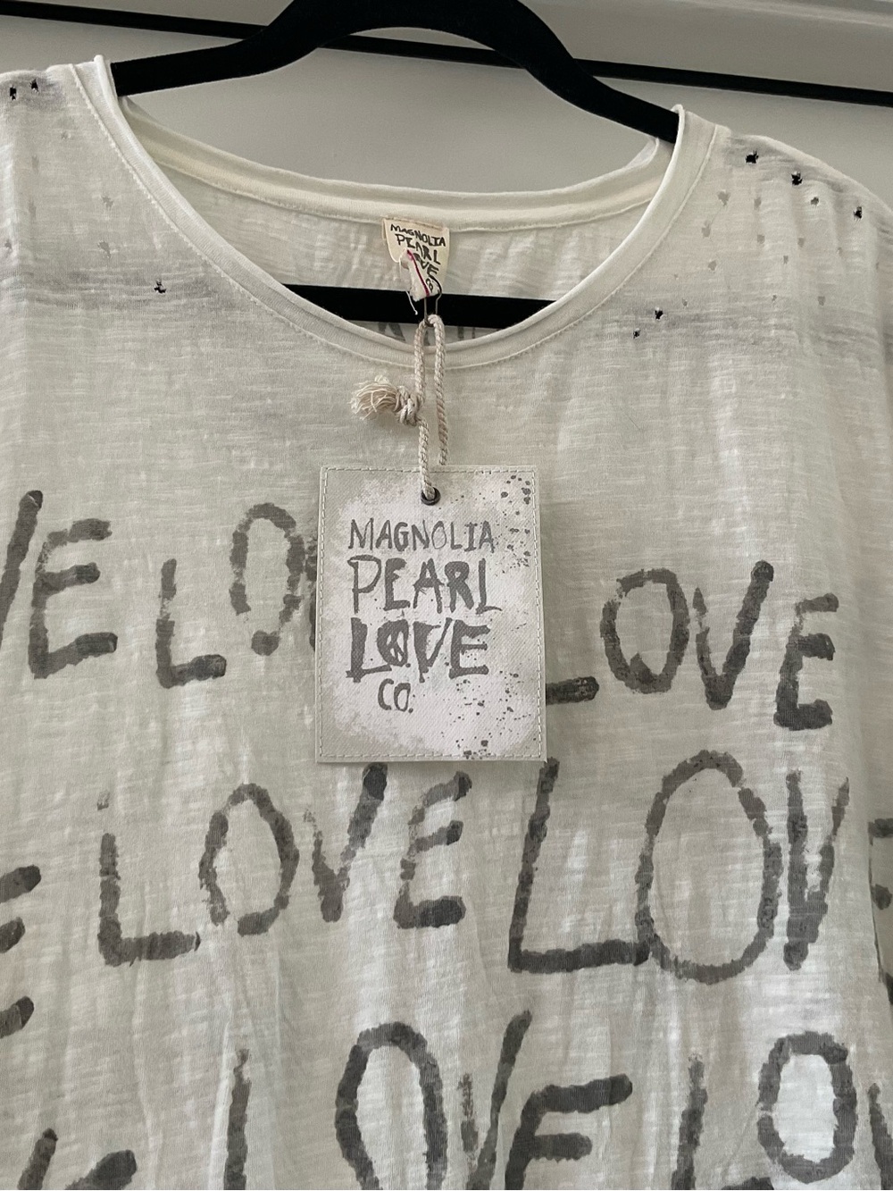 MAGNOLIA PEARL Love Amor Tee - Picture 6 of 7